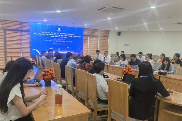 广西代表团在大南大学交流600x400.jpg